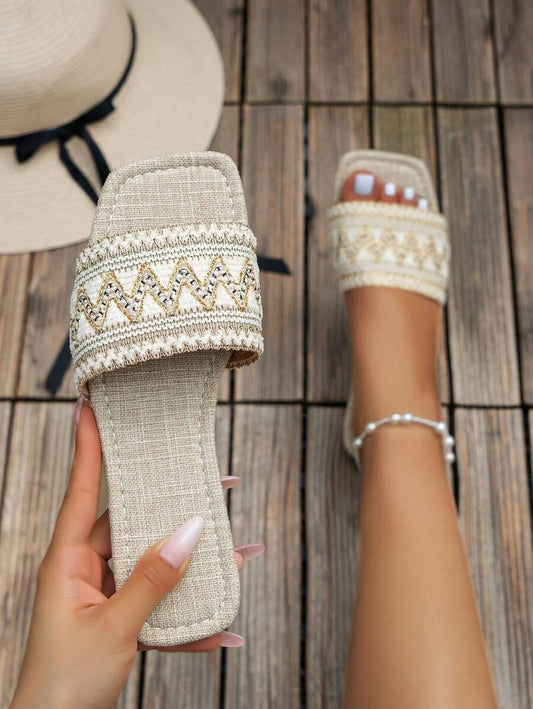 Novelle North® | Siuvinėtos Bohemiškos Basutės – Retro Gėlių Elegancija