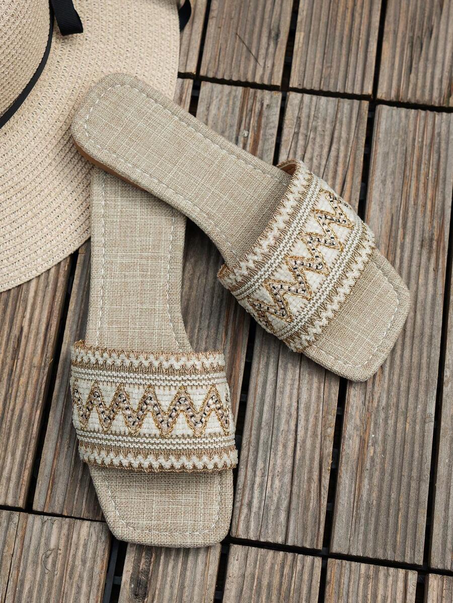 Novelle North® | Siuvinėtos Bohemiškos Basutės – Retro Gėlių Elegancija