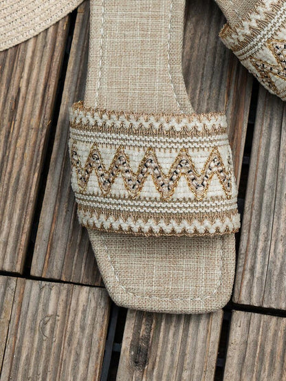 Novelle North® | Siuvinėtos Bohemiškos Basutės – Retro Gėlių Elegancija