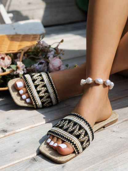 Novelle North® | Siuvinėtos Bohemiškos Basutės – Retro Gėlių Elegancija