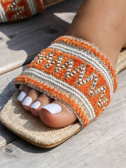 Novelle North® | Siuvinėtos Bohemiškos Basutės – Retro Gėlių Elegancija