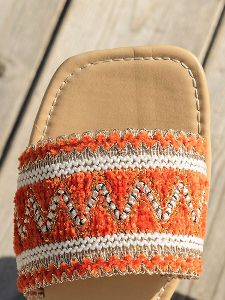Novelle North® | Siuvinėtos Bohemiškos Basutės – Retro Gėlių Elegancija