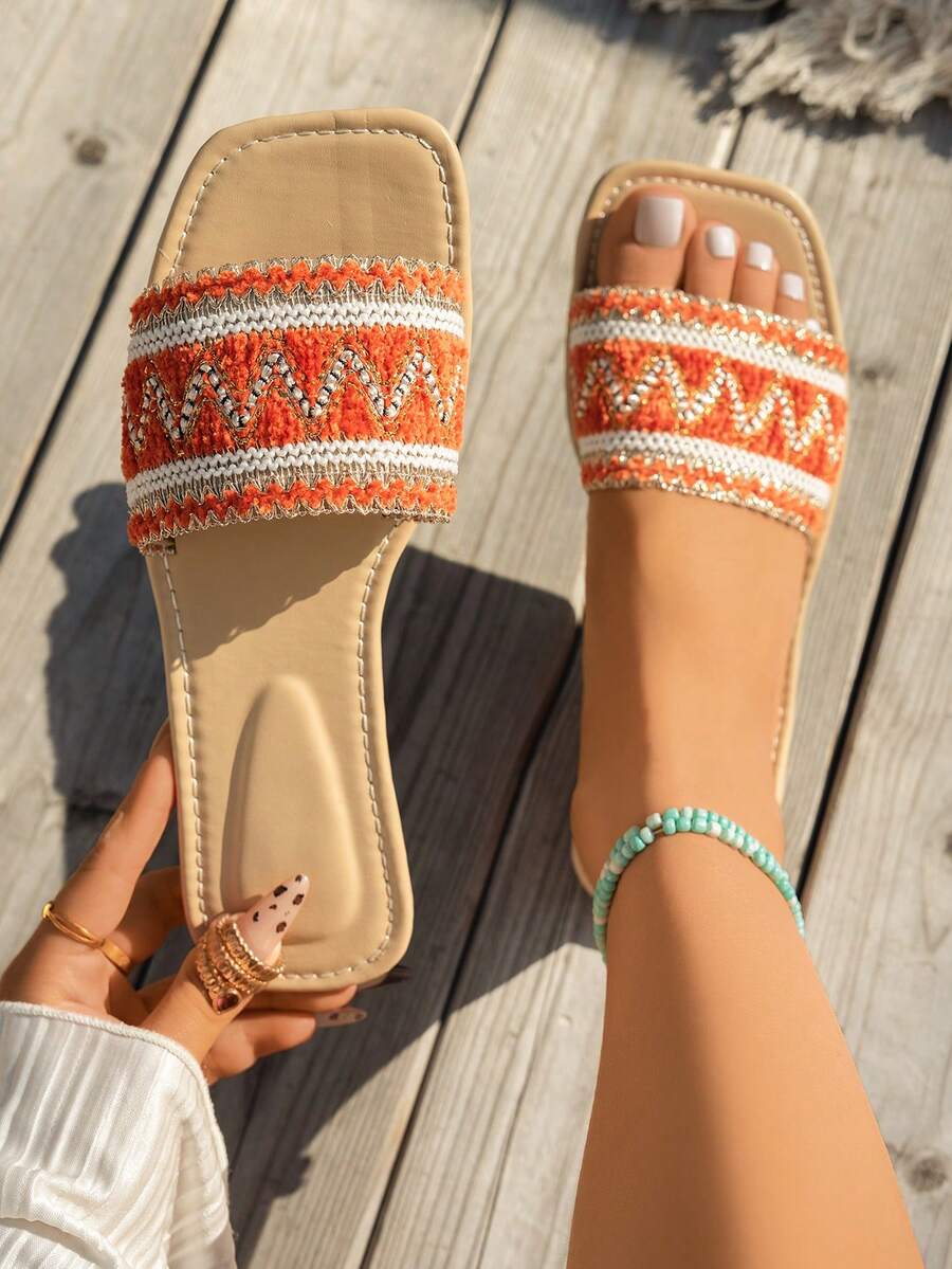 Novelle North® | Siuvinėtos Bohemiškos Basutės – Retro Gėlių Elegancija
