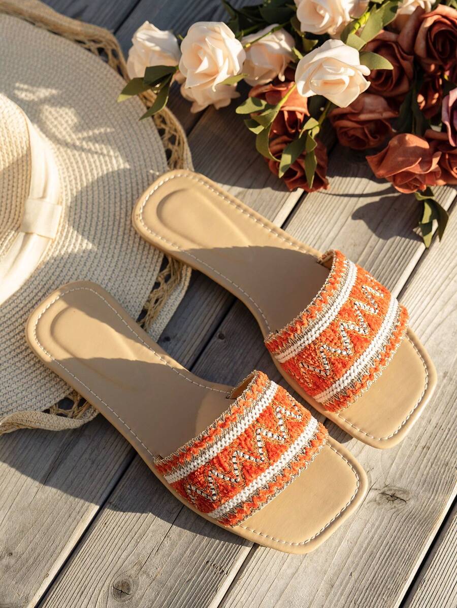 Novelle North® | Siuvinėtos Bohemiškos Basutės – Retro Gėlių Elegancija