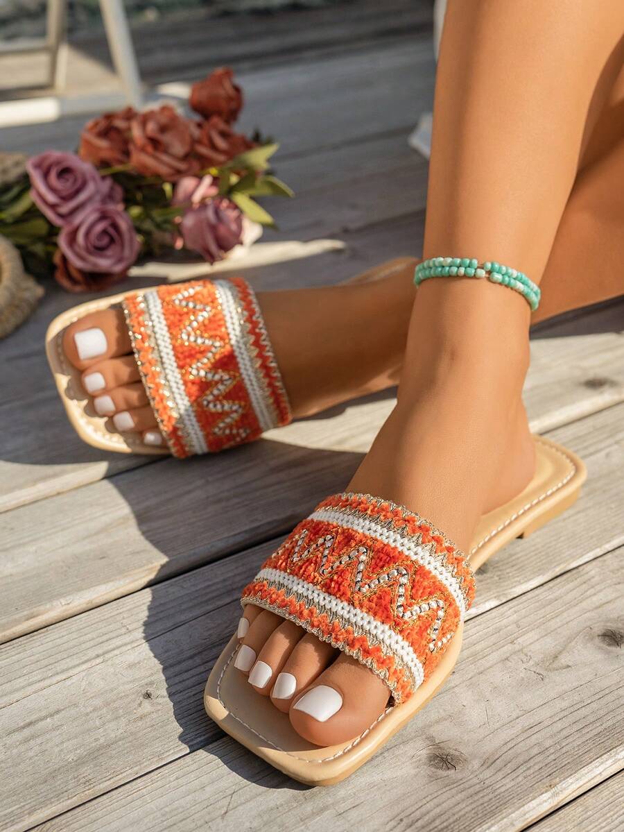 Novelle North® | Siuvinėtos Bohemiškos Basutės – Retro Gėlių Elegancija