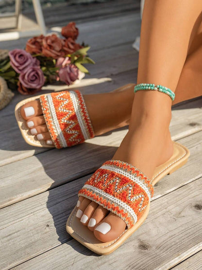 Novelle North® | Siuvinėtos Bohemiškos Basutės – Retro Gėlių Elegancija